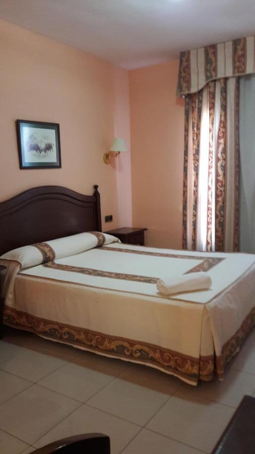 Hostal Restaurante Pacos Herrera del Duque Dış mekan fotoğraf
